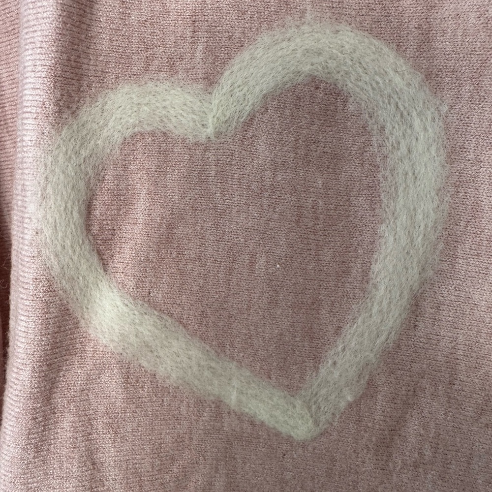 Aaeda Women’s XL Heart Sweater - Picture 3 of 4